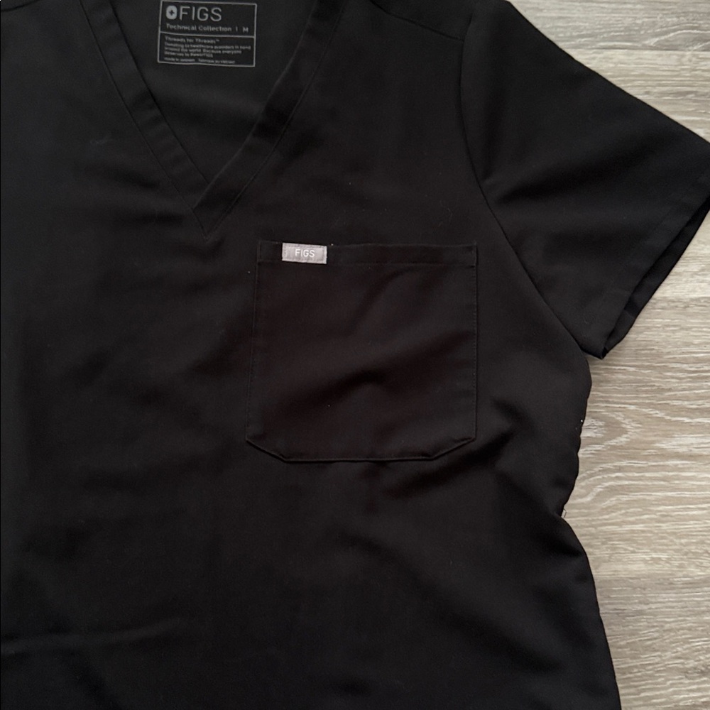 FIGS Black CATARINA Scrub Top - Picture 3 of 4